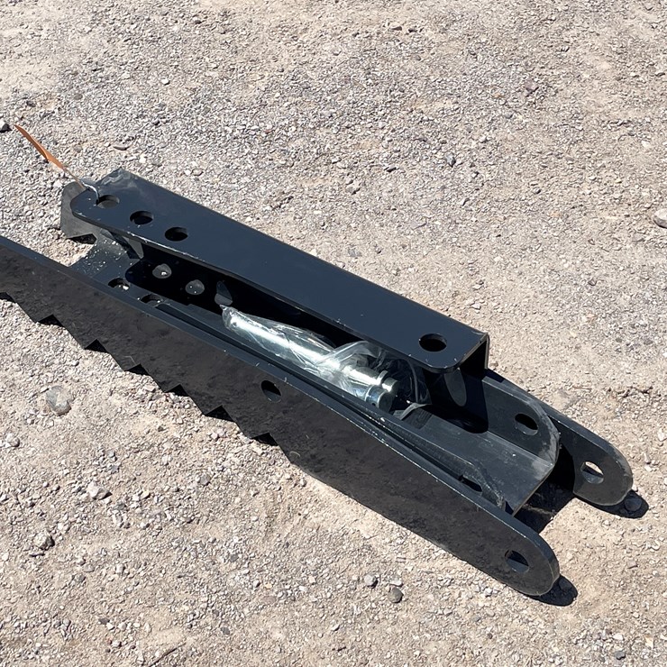 #4575 • Wolverine Vevor 32" Hydraulic Backhoe Excavator Thumb