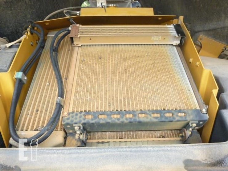 2014-caterpillar-cb64-image-20