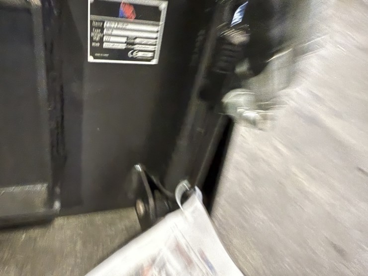 2025-ir-27"-4-in-1-bucket-image-5