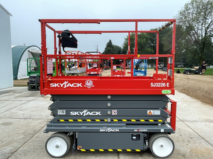 #124-•-2025-skyjack-sj3226e-scissors-lift-image-9