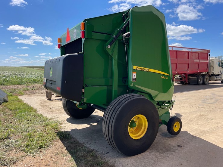 2021-john-deere-560m-image-3