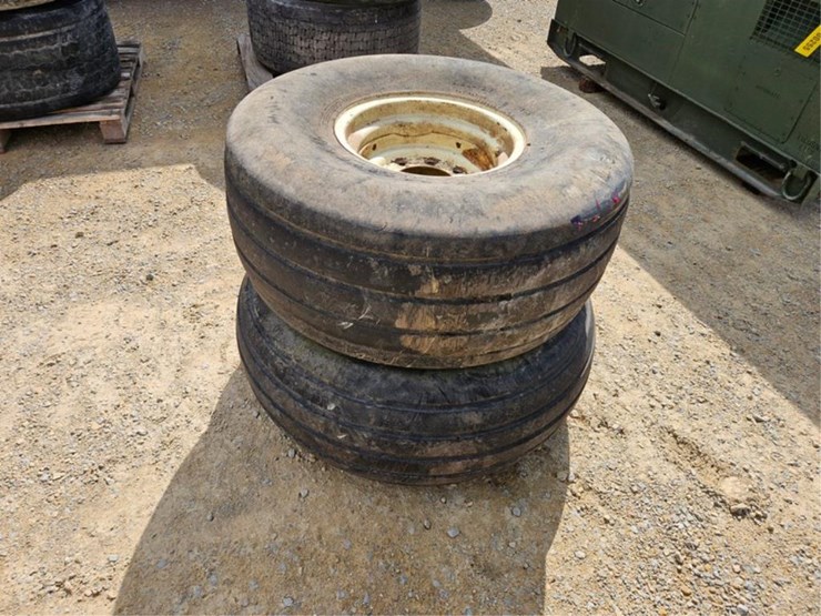 #232-•-(2)-16.5l-x-16.1-tires-&-8-bolt-rims-image-2