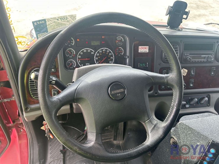 2012-freightliner-m2-106-braun-ambulance-image-10