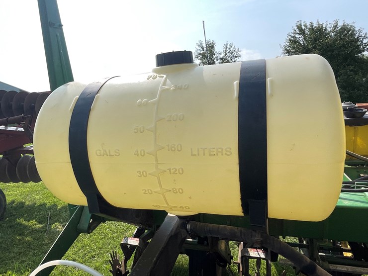 #5551-•-john-deere-p7000-planter-seeder-image-25