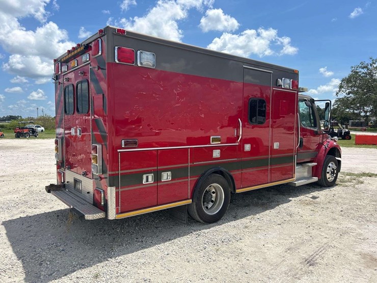 2009-freightliner-m2-106-medtec-ambulance-image-3
