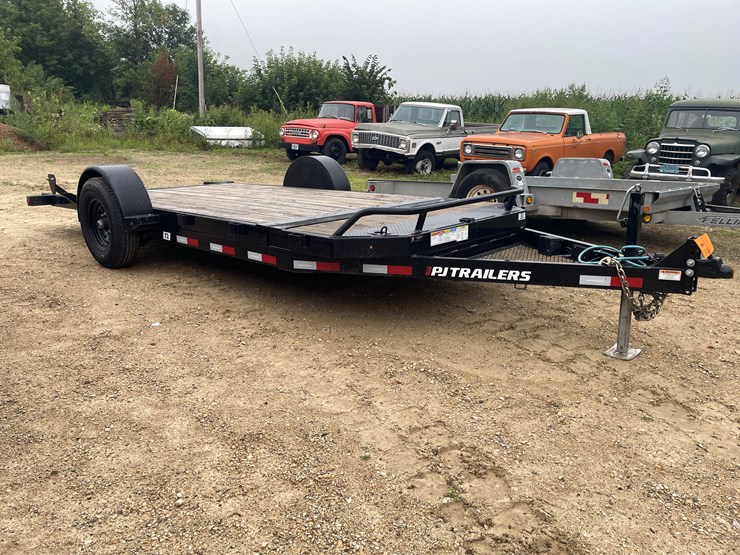 #164-•-2023-pj-tilt-top-16'-utility-trailer-(has-wi-title)-image-3