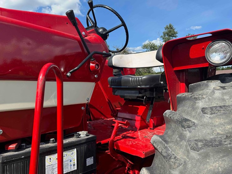 1972-ih-1468-tractor-image-23