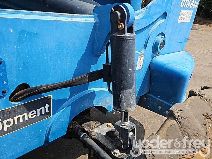 2018-genie-gth844-image-16