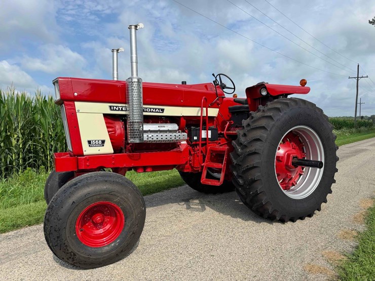 1974-ih-1568-tractor-image-13