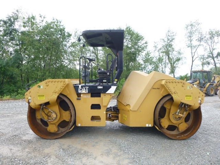 2014-caterpillar-cb64-image-1