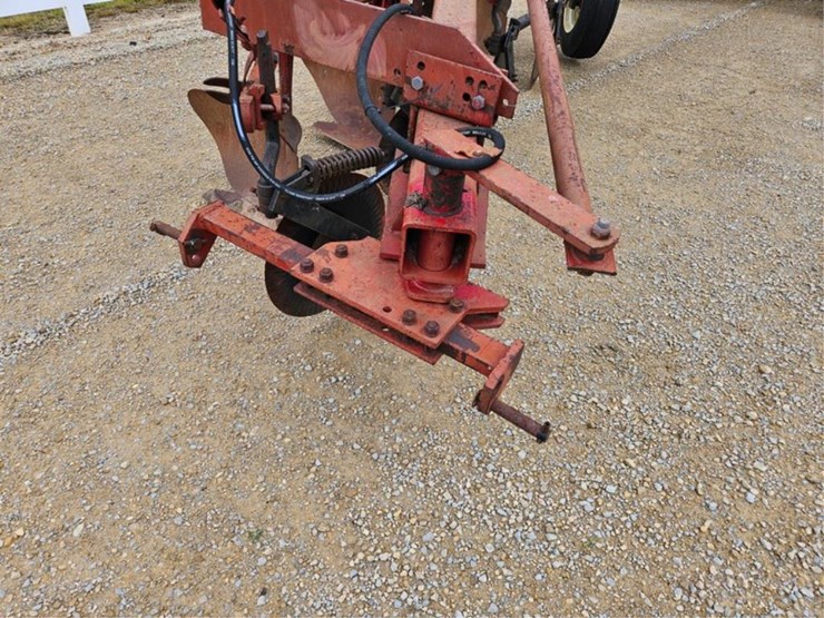 #265-•-ih-720-4-bottom-20"-semi-mount-plow-image-11
