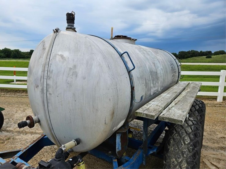 #241-•-1000-gallon-tandem-axle-water-trailer-image-12