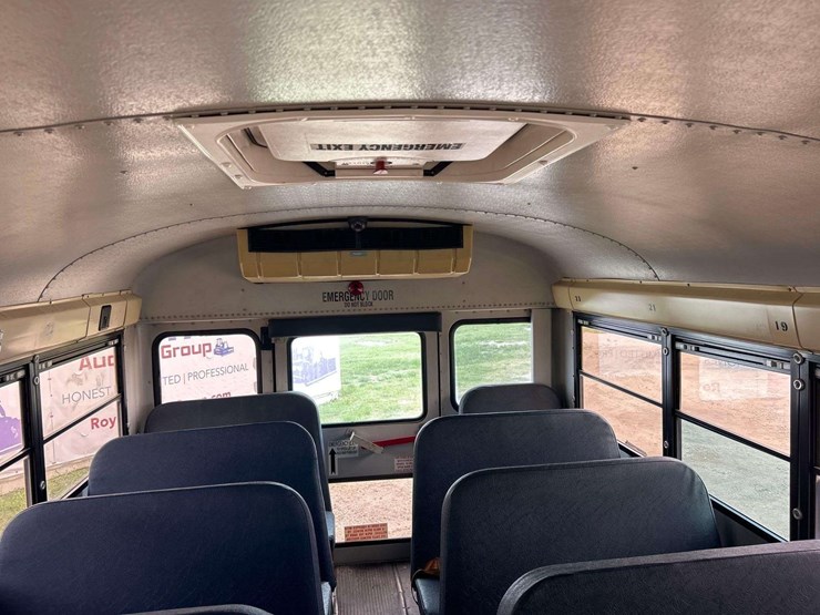 2004-ic-corporation-3000ic-school-bus-image-16
