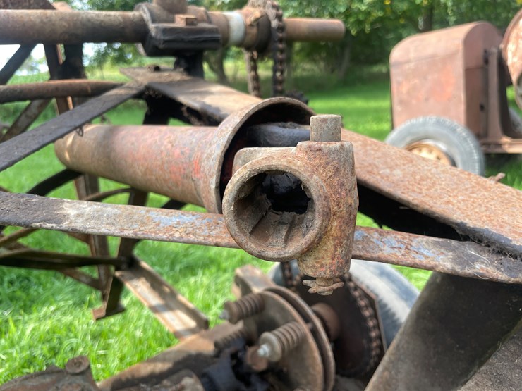 #5478-•-new-idea-pto-driven-buzz-saw-image-27