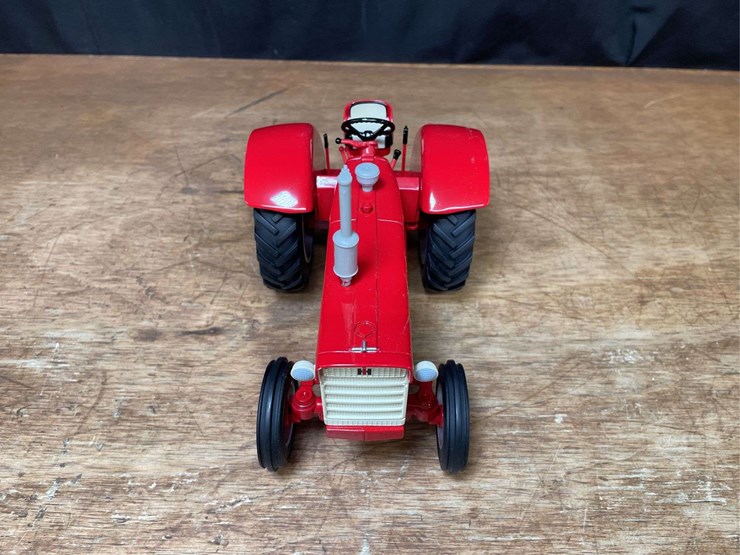 1/16-ih-660-1999-nfts-nib-ertl-image-13