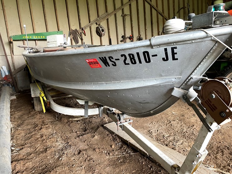 #5492-•-14'-alumacraft-boat-with-chrysler-20hp-outboard-motor-image-13