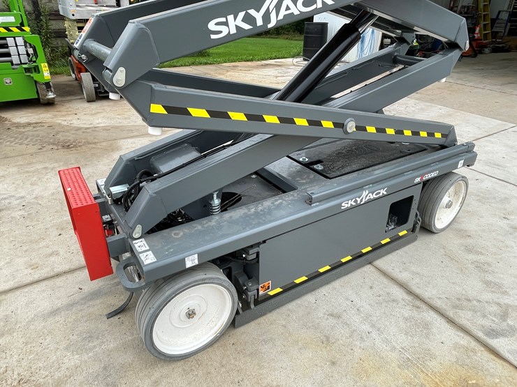 #128-•-2025-skyjack-sj3220e-scissors-lift-image-35