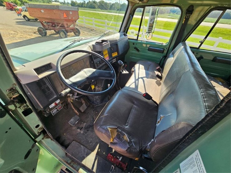 #385-•-1996-ih-4900-crew-cab-dump-truck-image-31