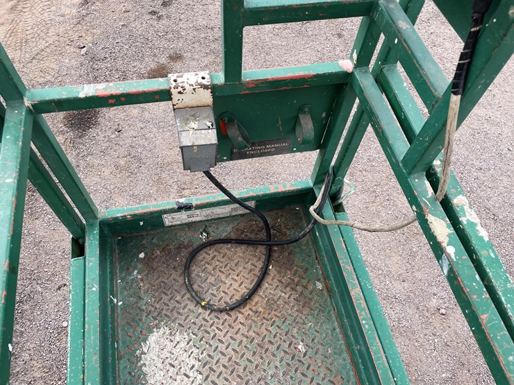 #1017-•-scissor-lift-image-27