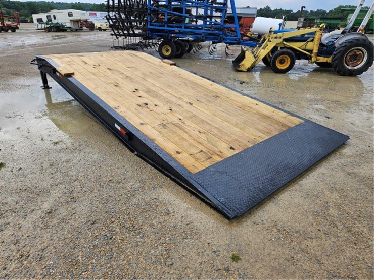 #403-•-x-star-20'-x-101"-loading-ramp-image-3