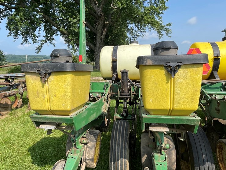 #5551-•-john-deere-p7000-planter-seeder-image-35
