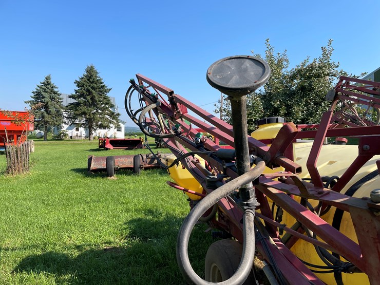 #5476-•-500-gallon-hardi-pull-behind-sprayer-image-10