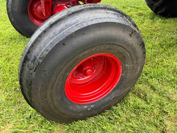1974-ih-1568-tractor-image-32