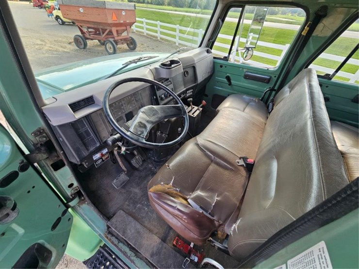 #384-•-1995-ih-4900-crew-cab-dump-truck-image-32