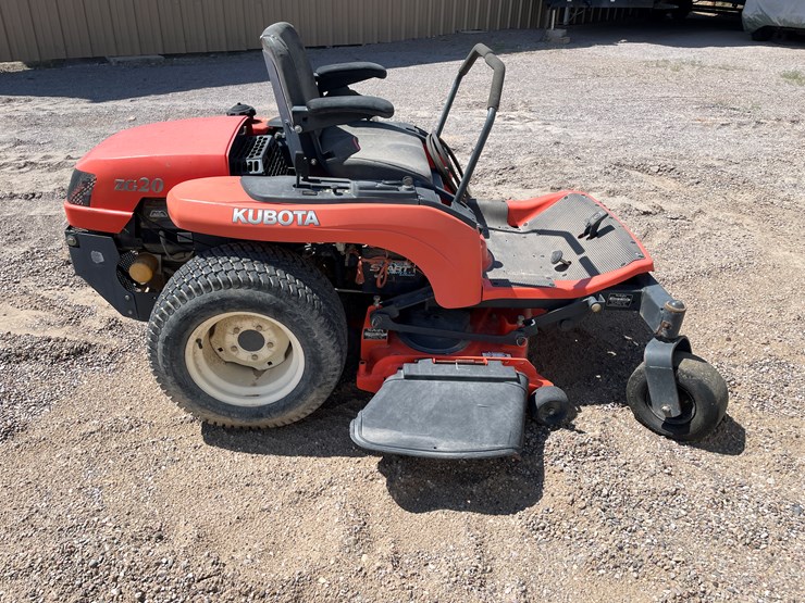#2005-•-kubota-zero-turn-mower-image-4