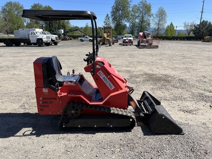2025-agt-sda-140t-mini-compact-track-loader-image-3