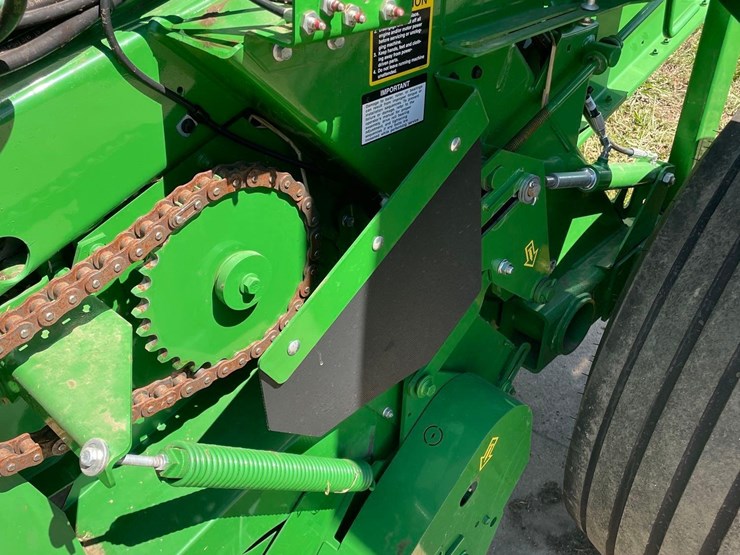 2021-john-deere-560m-image-34