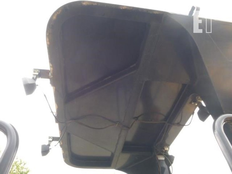 2014-caterpillar-cb64-image-10