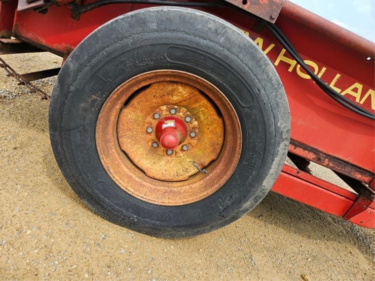 new-holland-145-image-19