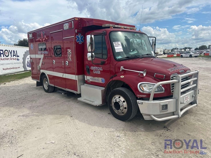 2012-freightliner-m2-106-braun-ambulance-image-2