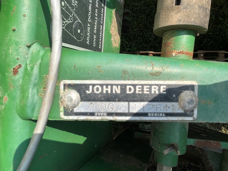 #5551-•-john-deere-p7000-planter-seeder-image-43
