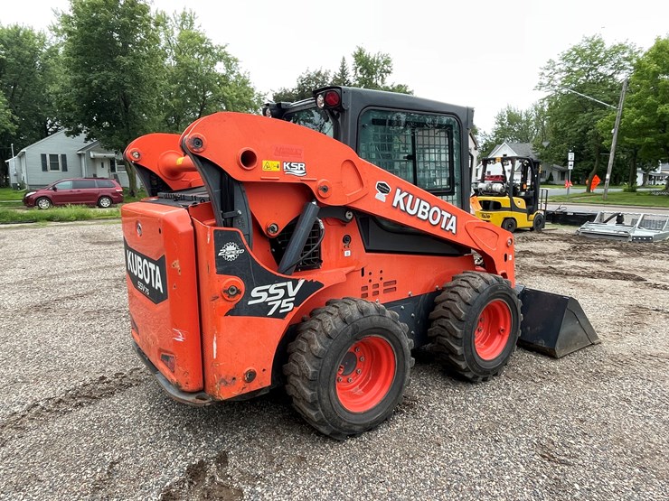 2016-kubota-ssv75-image-5