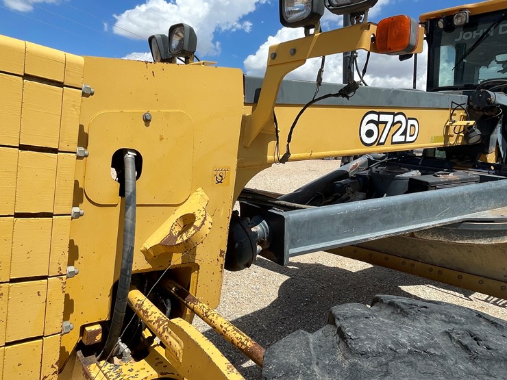 deere-672d-image-11