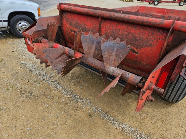 new-holland-145-image-18