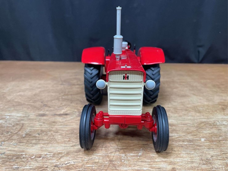 1/16-ih-660-1999-nfts-nib-ertl-image-12
