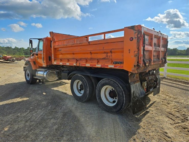 #381-•-2009-ih-7500-tandem-axle-dump-truck-image-3