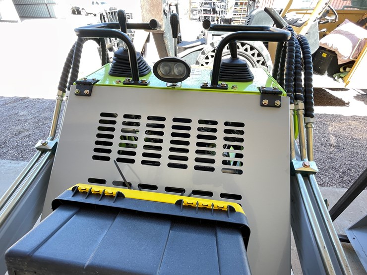 #4602-•-landhero-mini-skid-steer-loader-image-12