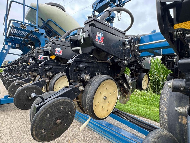 2014-kinze-3600-image-12
