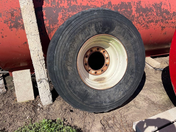 michelin-445/65r22.5-wagon-tire-image-1