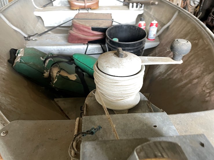 #5492-•-14'-alumacraft-boat-with-chrysler-20hp-outboard-motor-image-14