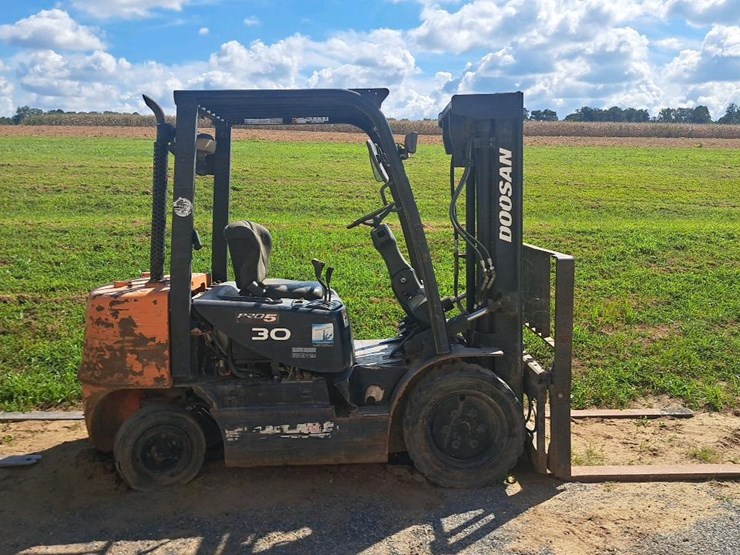 #307-•-doosan-30-pro-5-forklift*-image-3