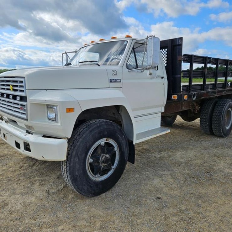 1983 FORD F800