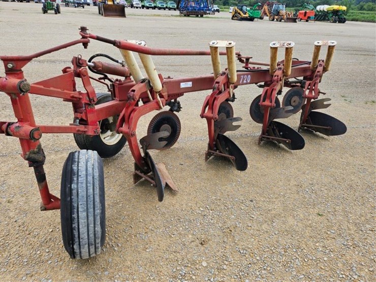 #265-•-ih-720-4-bottom-20"-semi-mount-plow-image-18