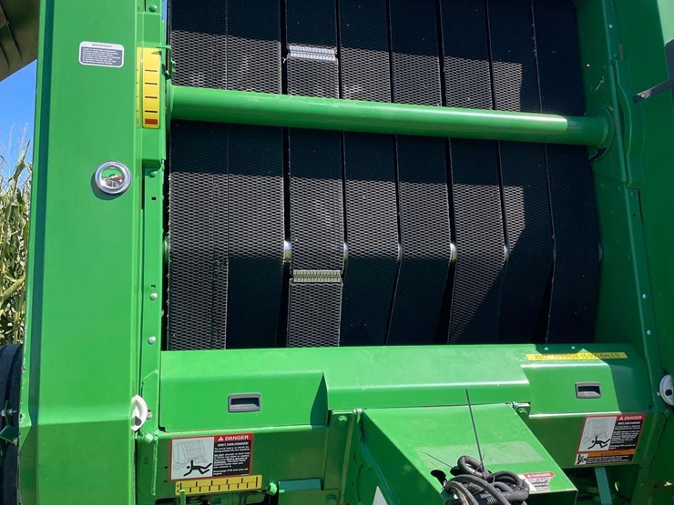 2017-john-deere-569-premium-image-15