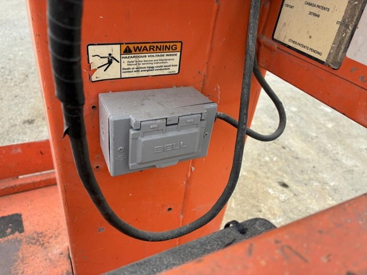 2010-jlg-1230es-image-11
