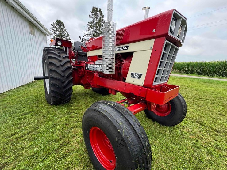 1974-ih-1568-tractor-image-41